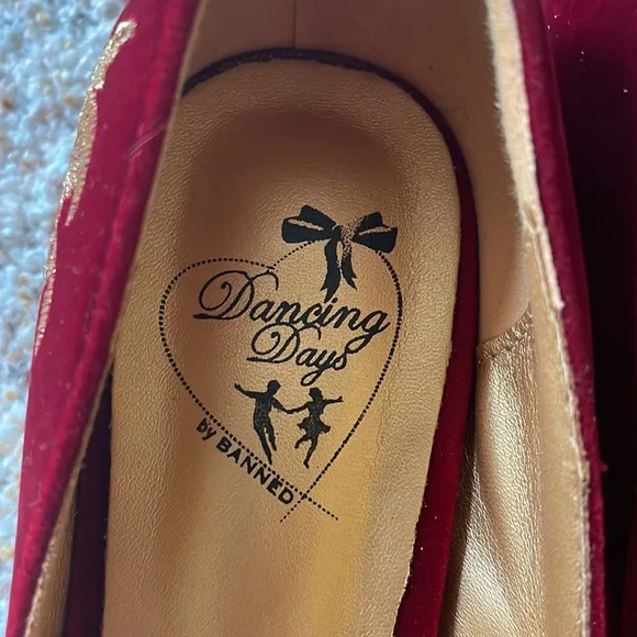 Red velvet and gold shoes - Picture 5 of 5